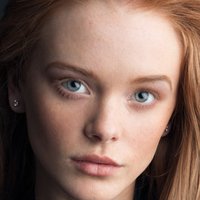 Abigail F. Cowen Meztelen