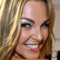 Annika Lau Meztelen