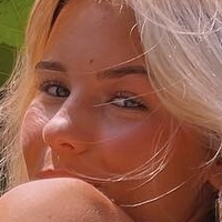 Ariana White Meztelen