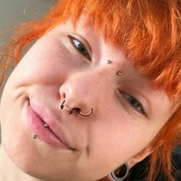 Beatrix May Meztelen