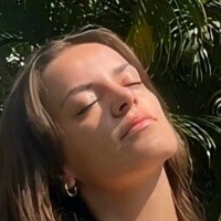 Bella James Meztelen