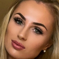 Billie Louise Meztelen