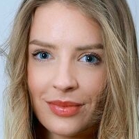 Brittany Bare Meztelen