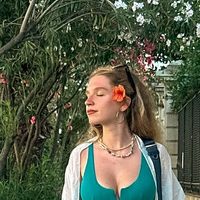 C4Rla Voicu Meztelen