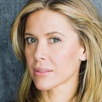 Caroline Cave Meztelen