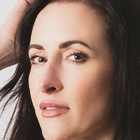 Carrie Meztelen