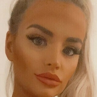 Charlottek Meztelen