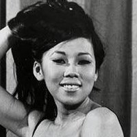 China Lee Meztelen