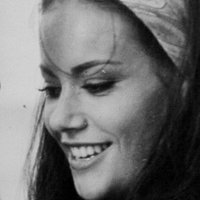 Claudine Auger Meztelen