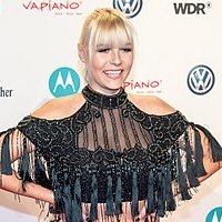 Dagi Bee Meztelen