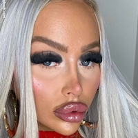 Dolly Bitch Meztelen