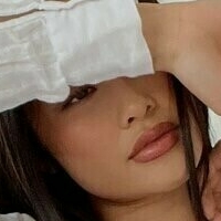 Elaine Thi Meztelen