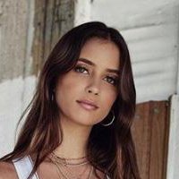 Elisha Herbert Meztelen