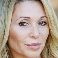 Elizabeth Daily Meztelen