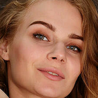 Ellie Paint Meztelen