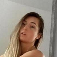 emiliy2876 Meztelen