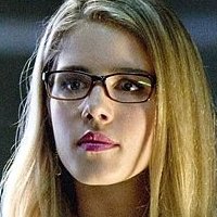Emily Bett Rickards Meztelen