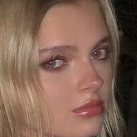 Emily Kelavos Meztelen