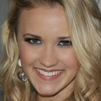 Emily Osment - Fakes Meztelen