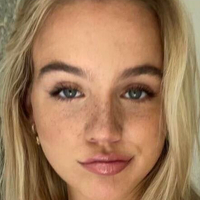Emma Brooks McAllister Meztelen