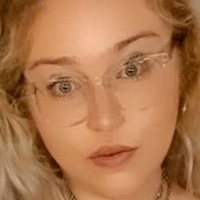 Emma Christine Meztelen