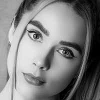 Emma Victoria Louise Meztelen