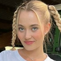 farmer.emily Meztelen