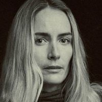 Georgina Grenville Meztelen