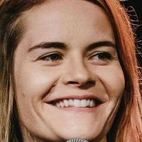 Hazel Brugger Meztelen