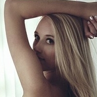 Jeanette Larsen Meztelen