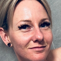 Julia Kern Meztelen