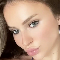 Julia Reinert Meztelen
