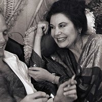 Karen Kondazian Meztelen