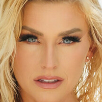 Kari Nautique Meztelen