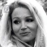 Karin Field Meztelen