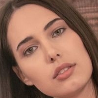 Katrine Pirs Meztelen
