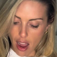 K_ourtney Meztelen