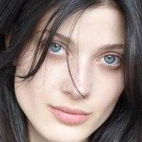 Larissa Hofmann Meztelen