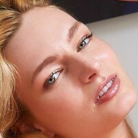 Lee Anne Meztelen
