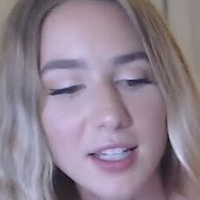 Livva Little Meztelen