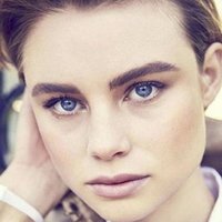 Lucy Fry Meztelen