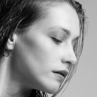 Lucy Holmes Meztelen