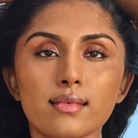 Manju Meztelen