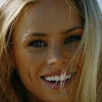 Maren Tschinkel Meztelen