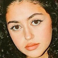 Maya Abdallah Meztelen