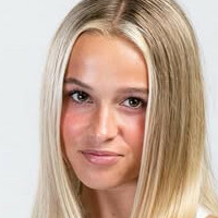Mia Rogan Meztelen