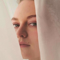 Mia Threapleton Meztelen