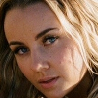 Mikalah Burgess Meztelen
