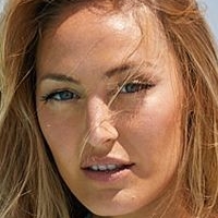 Moira Tumas Meztelen