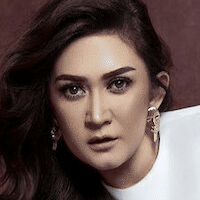 Nafa Urbach Meztelen